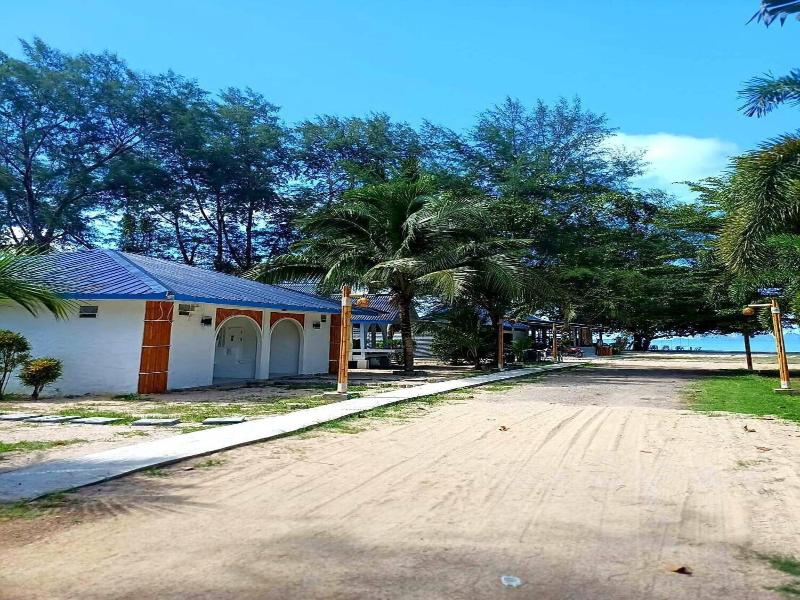 Pan Beach Bungalows image