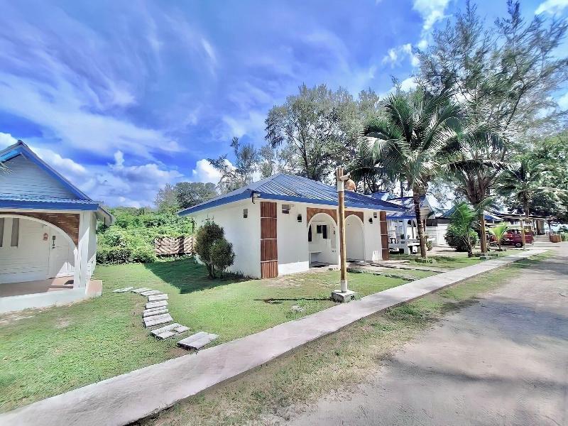 Pan Beach Bungalows image