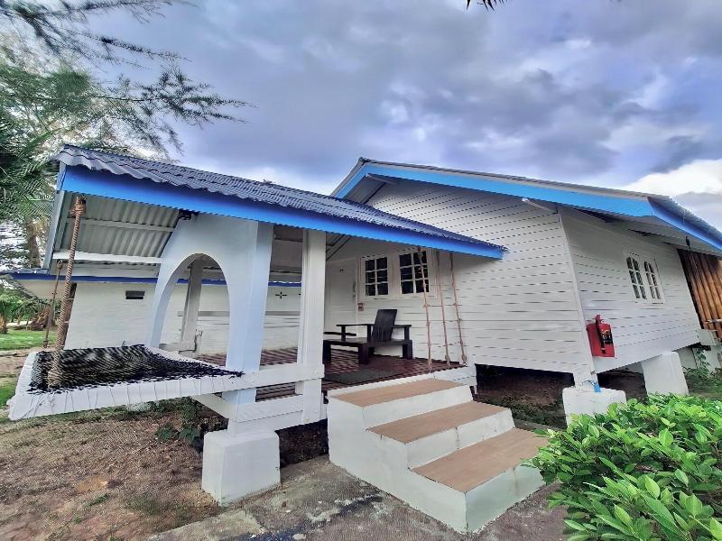 Pan Beach Bungalows image
