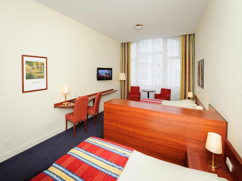 Boulevard Hotel Scheveningen image