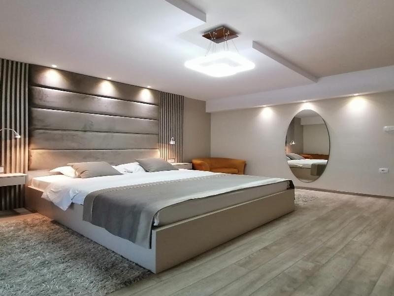 Hotel Holiday image
