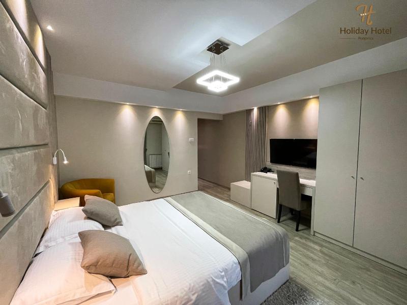 Hotel Holiday image