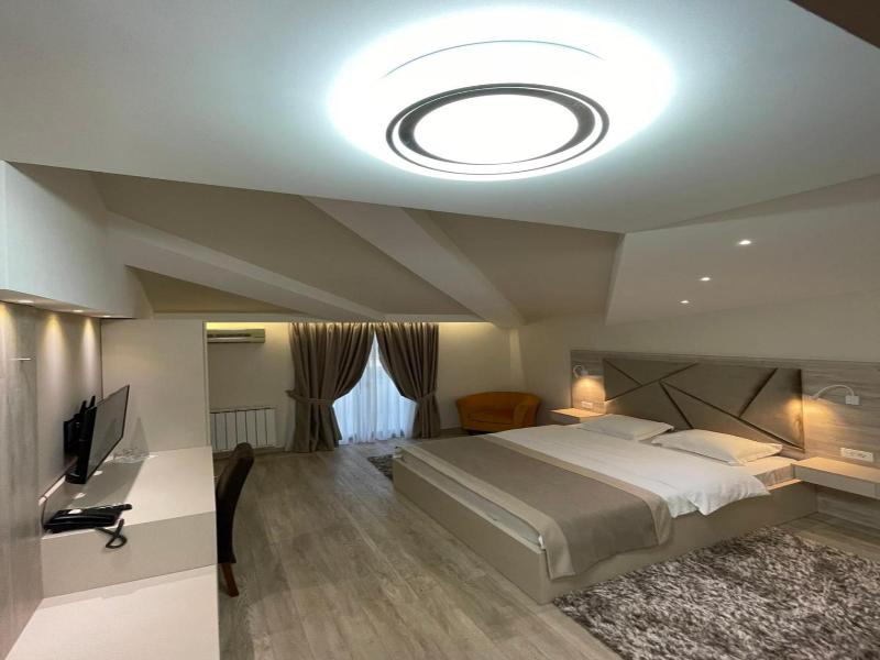 Hotel Holiday image