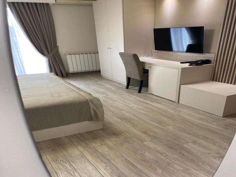Hotel Holiday image