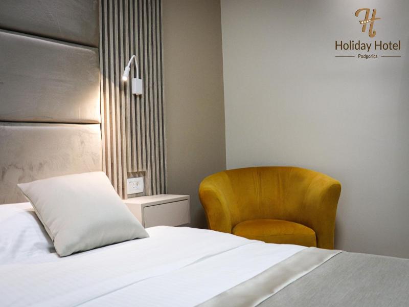 Hotel Holiday image