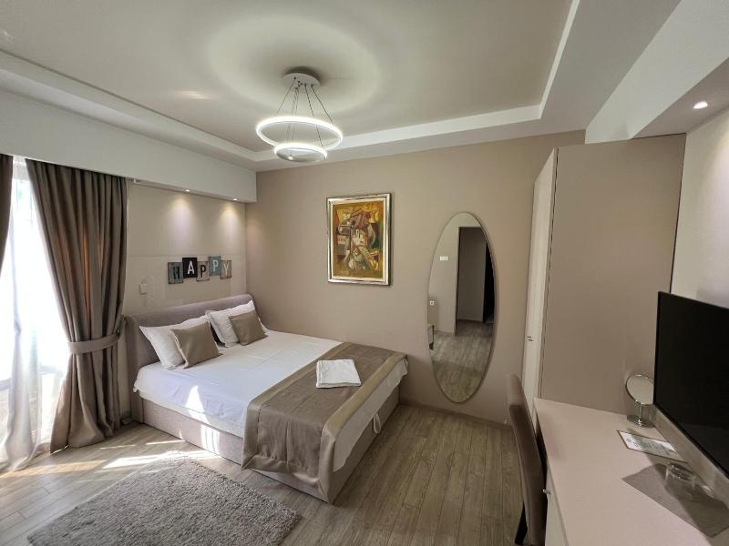 Hotel Holiday image