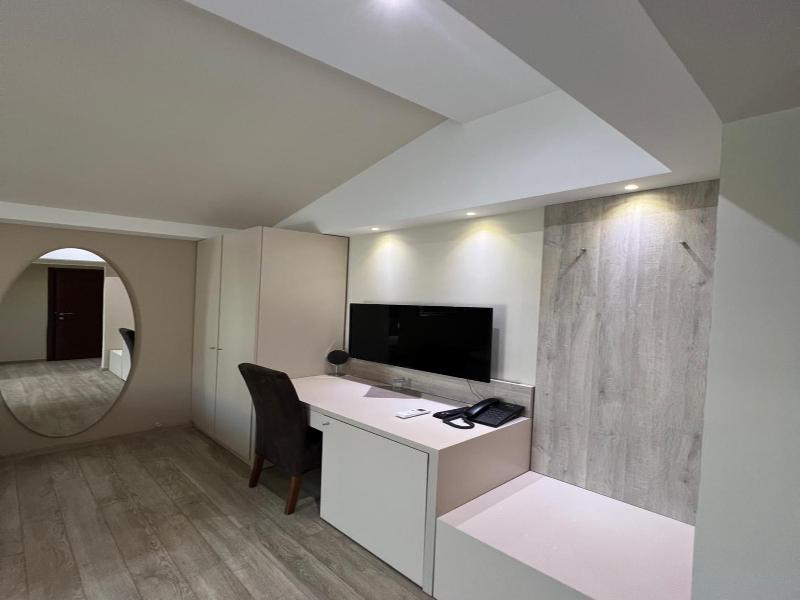 Hotel Holiday image