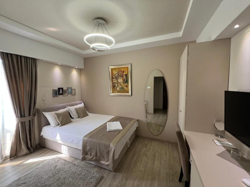 Hotel Holiday image