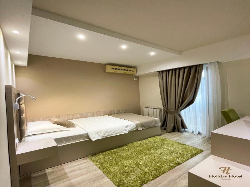 Hotel Holiday image
