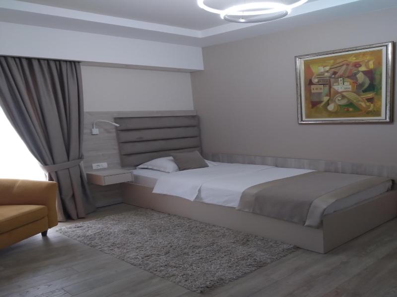 Hotel Holiday image