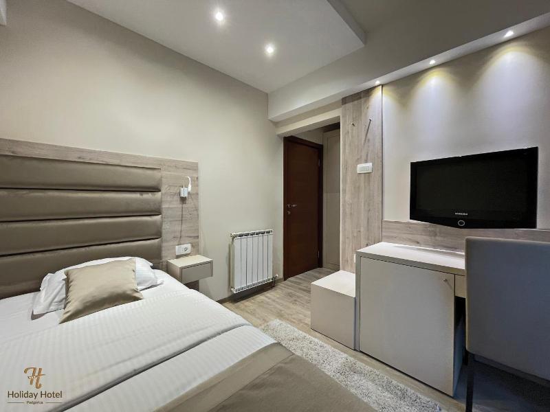 Hotel Holiday image