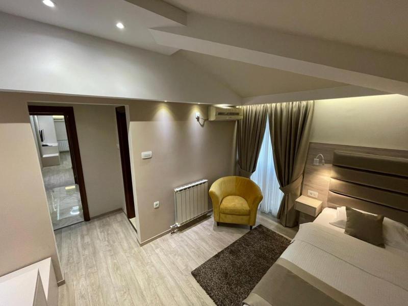 Hotel Holiday image