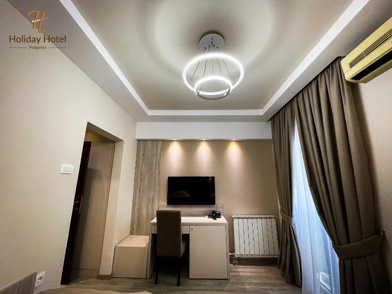 Hotel Holiday image