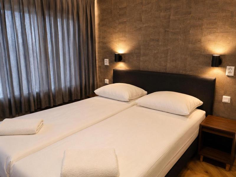 Hotel Holland Lodge image