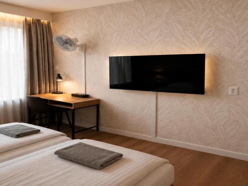 Hotel Holland Lodge image