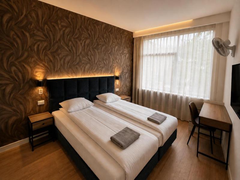 Hotel Holland Lodge image