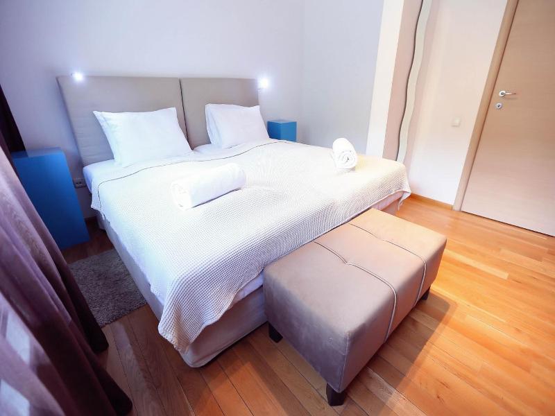Living In Aparthotel image