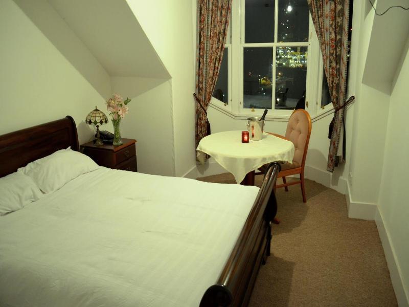 Tayview Hotel image