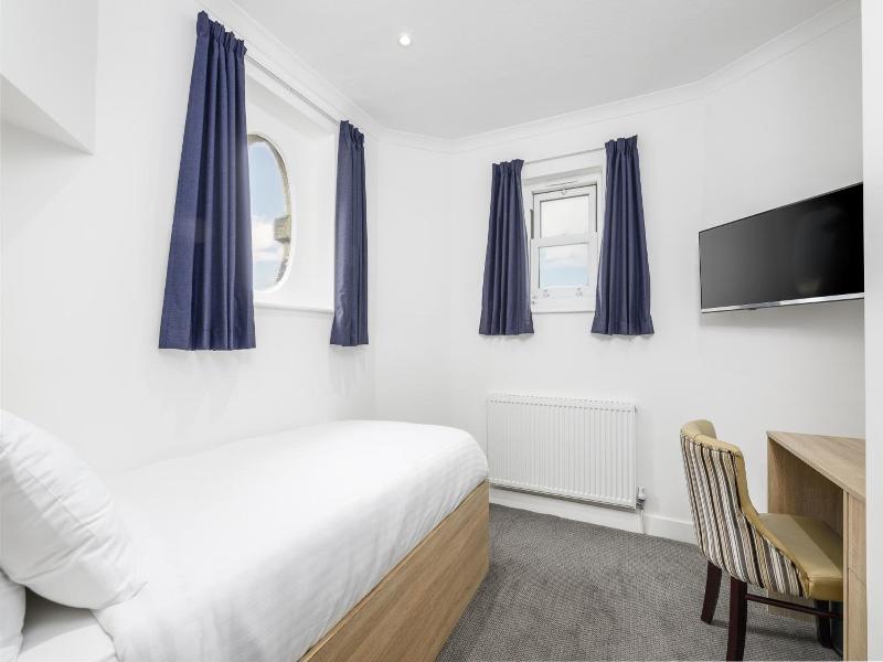 The Sandringham Hotel image