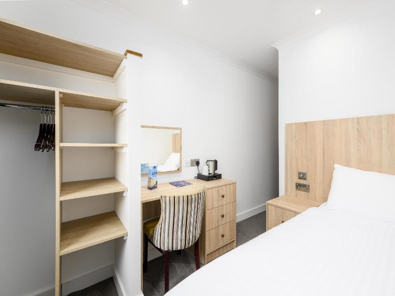 The Sandringham Hotel image