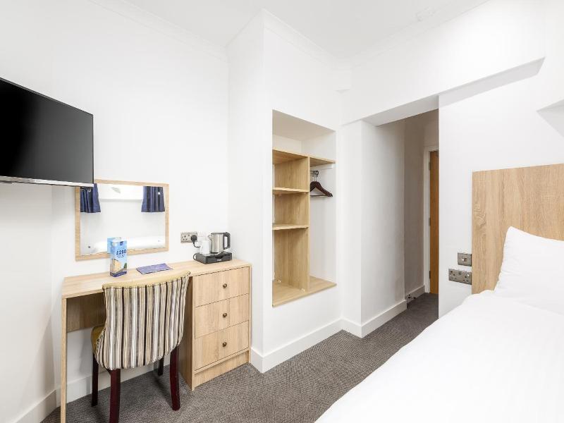 The Sandringham Hotel image