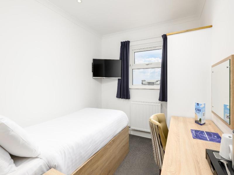The Sandringham Hotel image