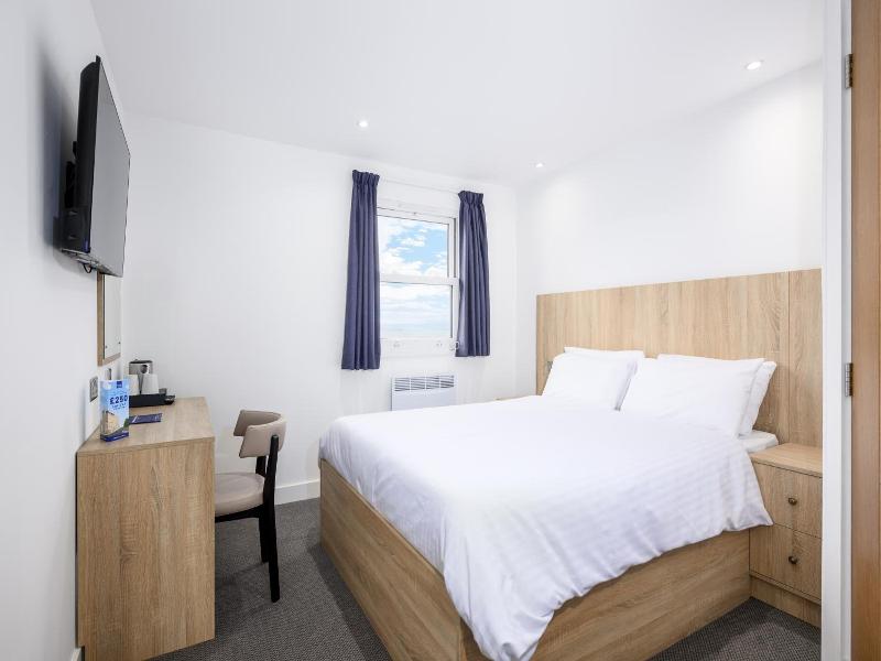 The Sandringham Hotel image