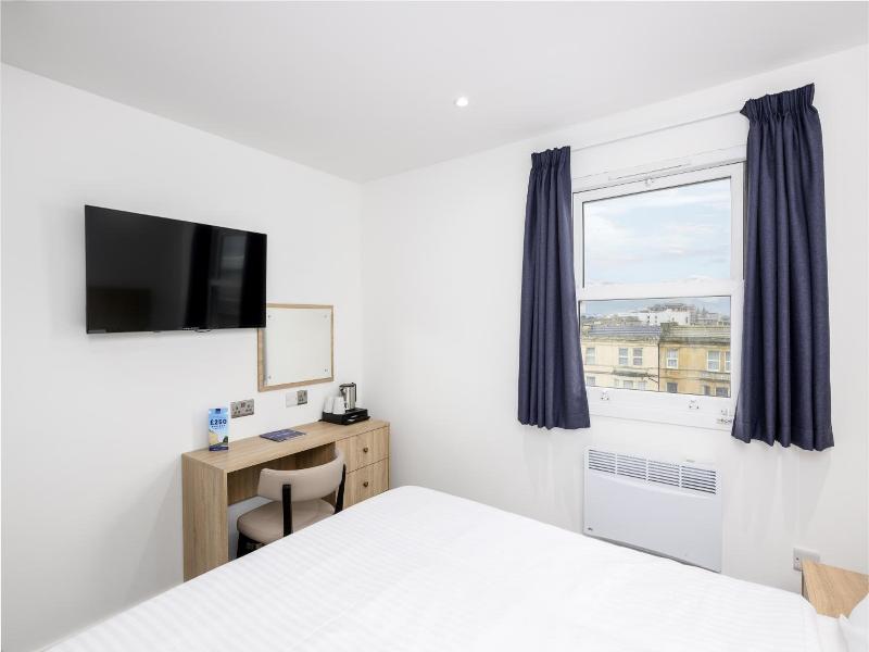 The Sandringham Hotel image