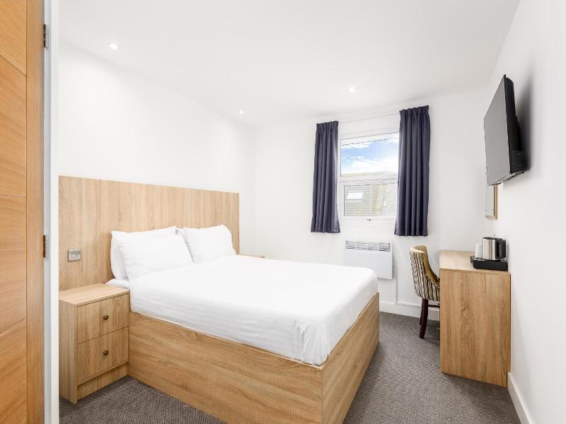 The Sandringham Hotel image