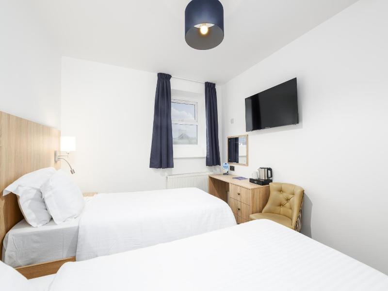 The Sandringham Hotel image