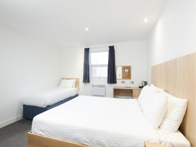 The Sandringham Hotel image