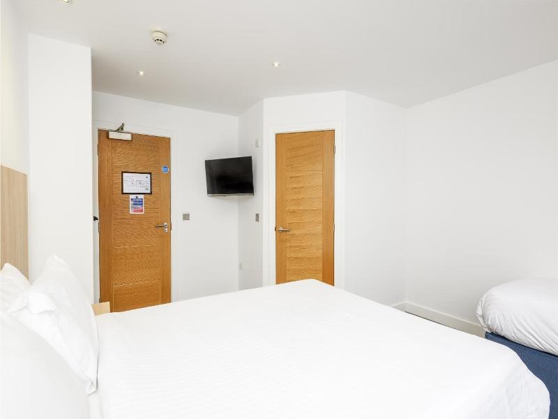 The Sandringham Hotel image