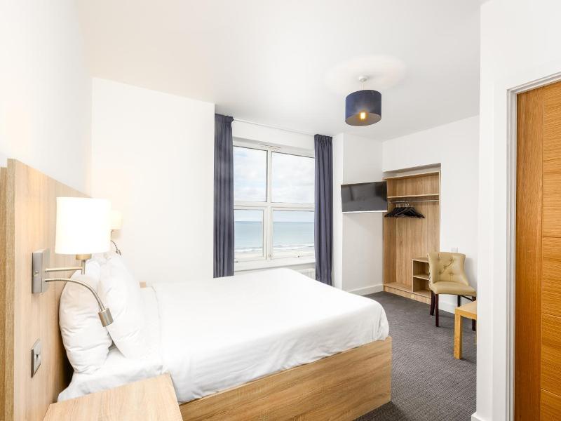 The Sandringham Hotel image