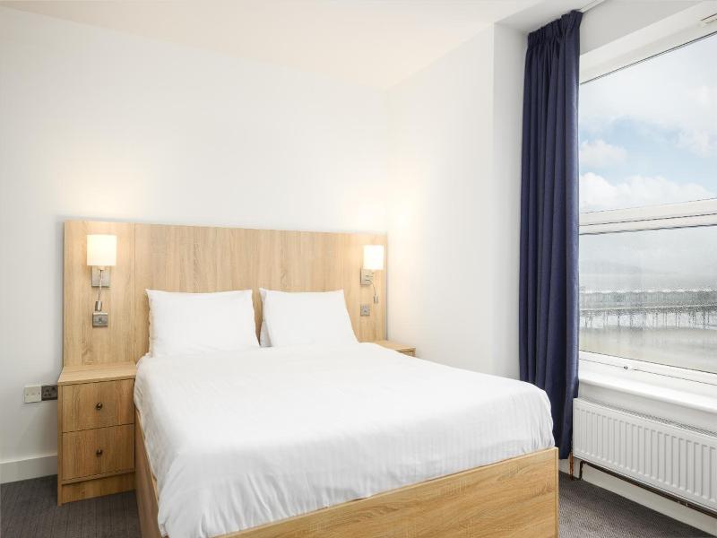 The Sandringham Hotel image