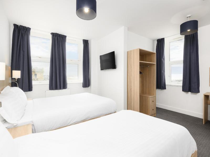 The Sandringham Hotel image