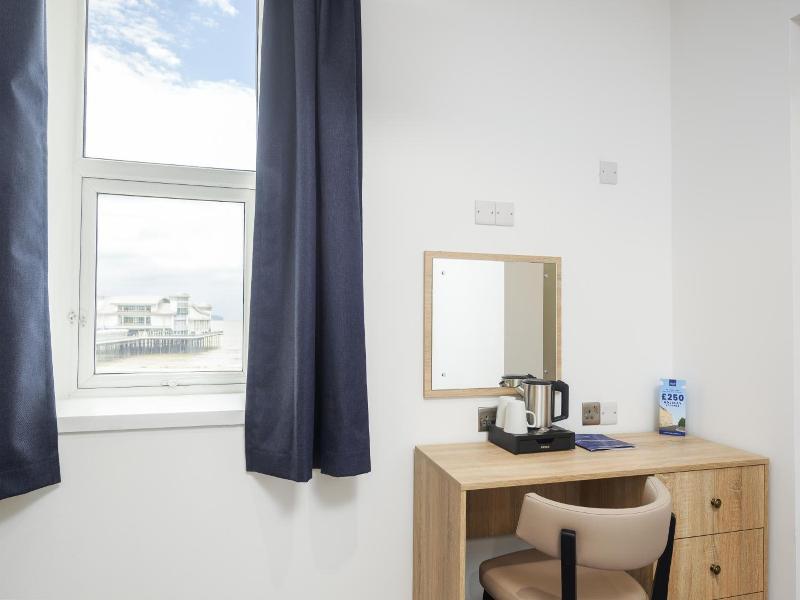 The Sandringham Hotel image