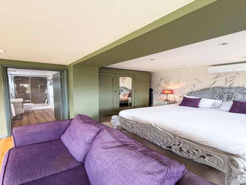 The Crescent Turner Hotel image