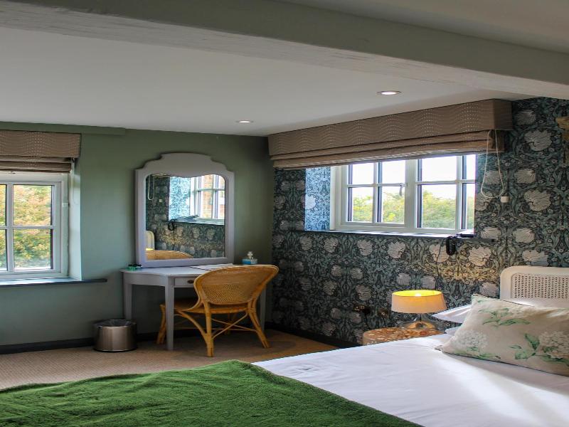 The Crescent Turner Hotel image