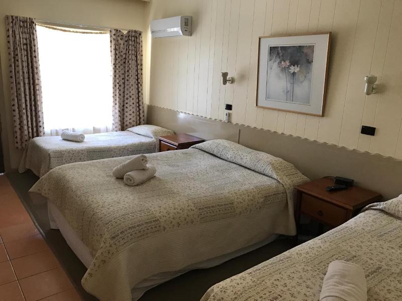 Woodmans Hill Motel image