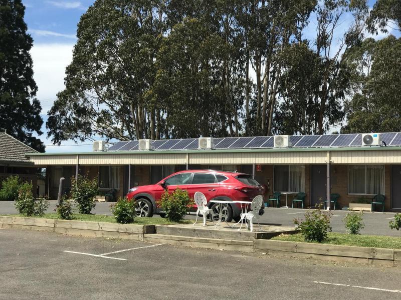 Woodmans Hill Motel image
