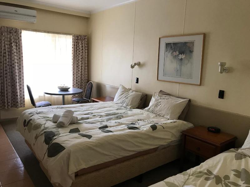 Woodmans Hill Motel image
