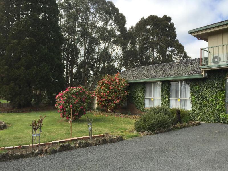 Woodmans Hill Motel image