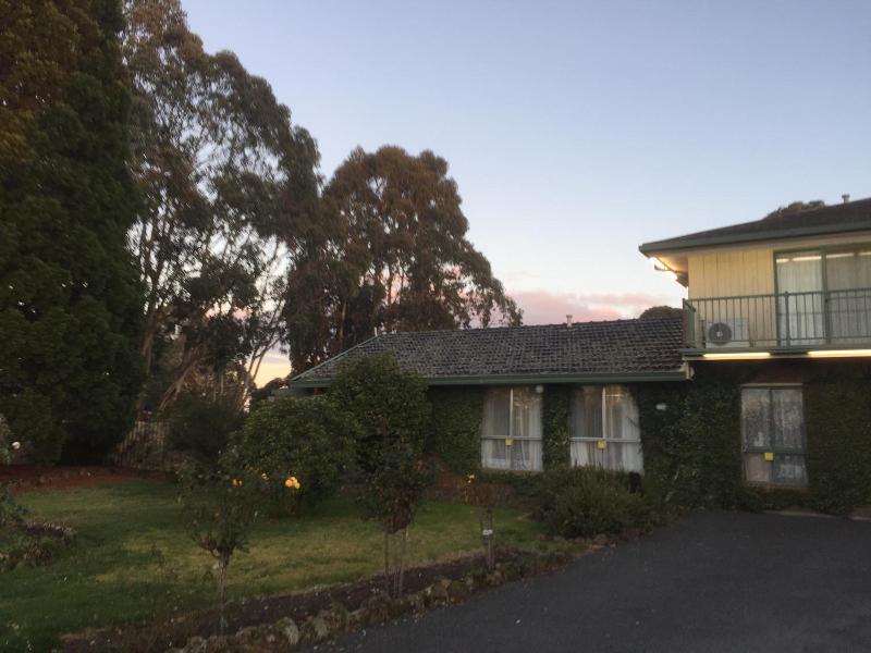Woodmans Hill Motel image
