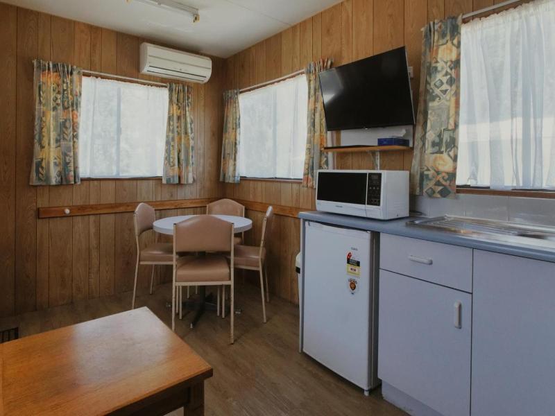 Woodmans Hill Motel image