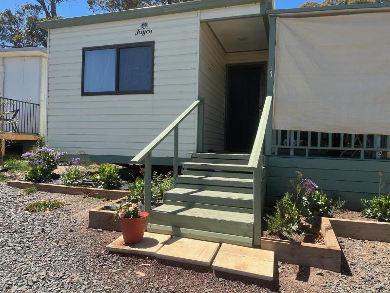 Woodmans Hill Motel image