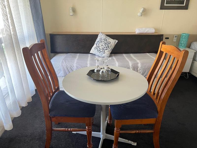 Woodmans Hill Motel image