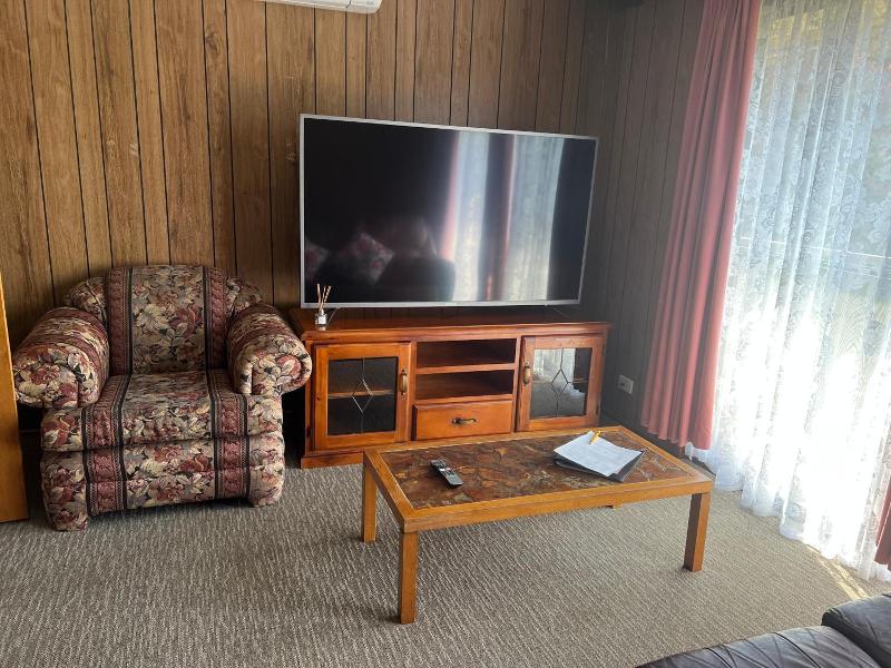 Woodmans Hill Motel image