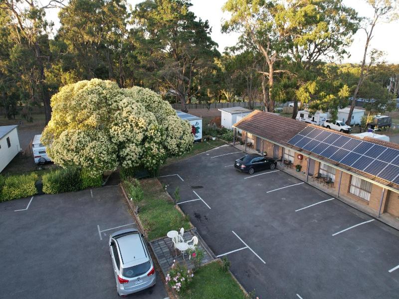Woodmans Hill Motel image