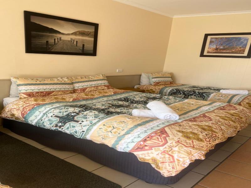 Woodmans Hill Motel image