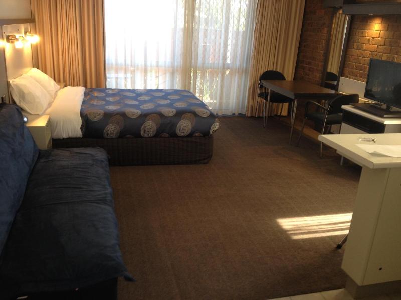 The Central Hotel Motel Lakes Entrance image
